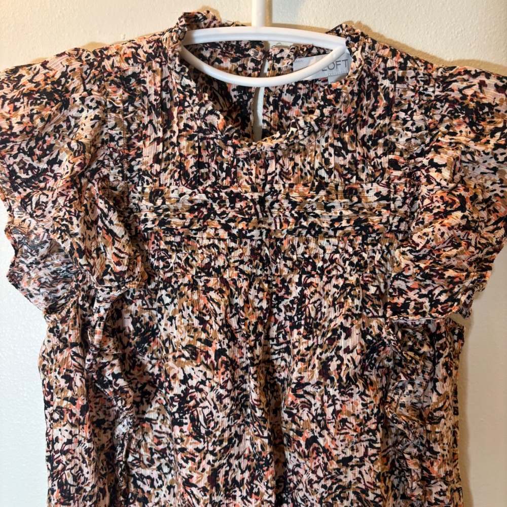 LOFT Flutter Sleeve‎ Blouse Size XS Multicolor Abstract High Neck Top - Picture 2 of 8